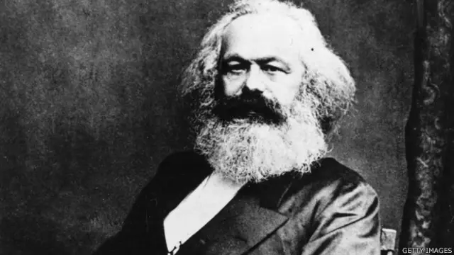 袁贵仁说：“马克思不是中国人，我们把马克思主义作为指导思想，体现了中国共产党的开放精神。”