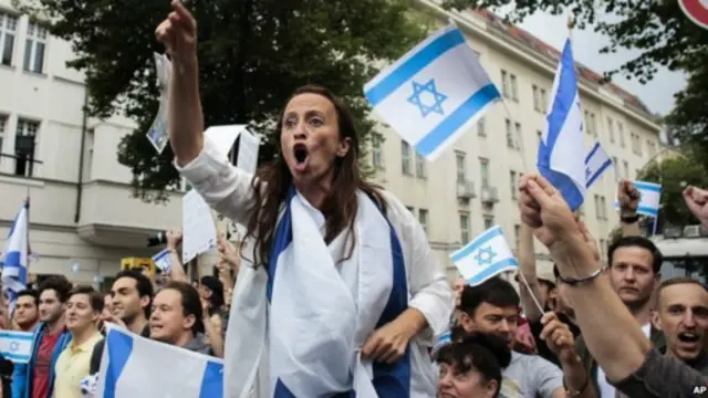 نددت الجالية اليهودية في ألمانيا بالشعارات التي حملها المشاركون في مسيرات دعم الفلسطينيين