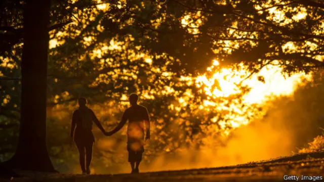 در ایران نزدیک به پانزده میلیون جوان در سن ازدواج هستند