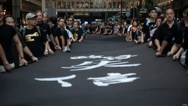 हांगकांग में मताधिकार के लिए प्रदर्शन