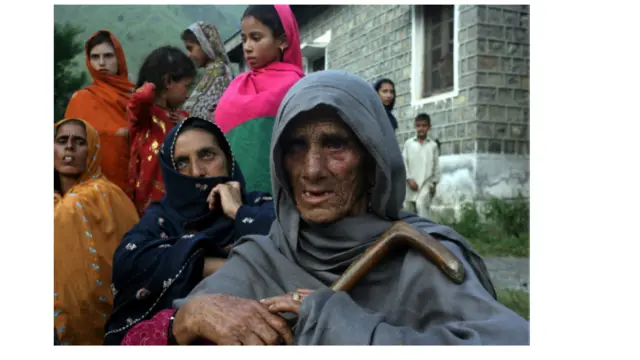 فوج نے سیلاب کے متاثرین کو علاج کی سہولیات فراہم کرنے کے لیے ملتان اور مظفر گڑھ میں میڈیکل کیمپ بھی قائم کیے ہیں۔ 