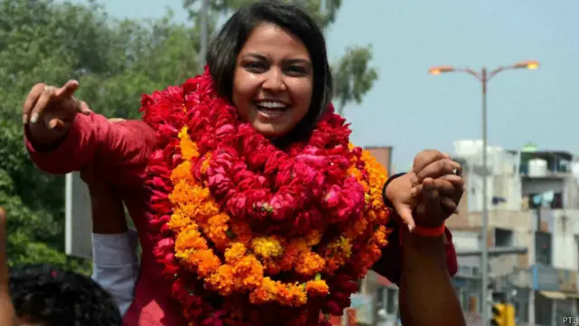 डूसू चुनावों में अखिल भारतीय विद्यार्थी परिषद की विजेता उम्मीदवार कनिका शेखावत.