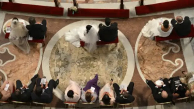 Papa Francis yahezagiye ubugeni bw'abantu 40