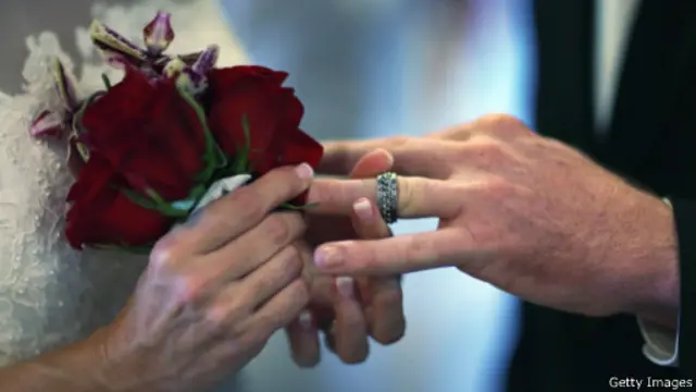 ازدواجهای تجملی در ایران بین صد میلیون تا یک میلیارد تومان هزینه دارد