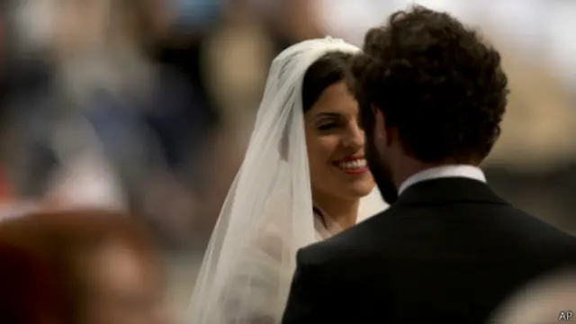 مراسم عروسی اعلام یک تصمیم مشترک و تقویت شبکه روابط اجتماعی است