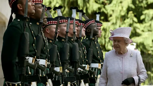 Королева Елизавета II в замке Балморал