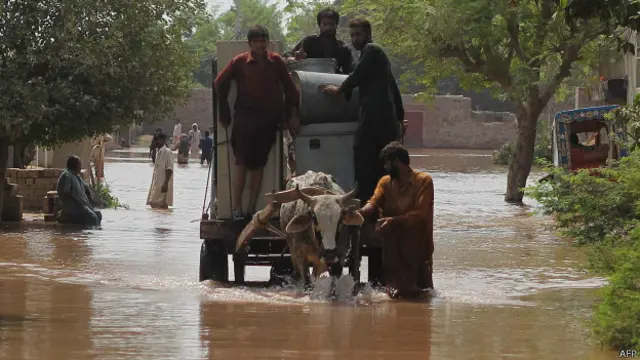 ۔۔۔پنجاب کے جنوبی علاقوں سے سیلابی ریلا گزر رہا ہے