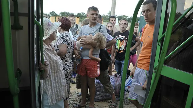 ....Украина шарқида ўн минглаб одамлар уйларини ташлаб қочганлар