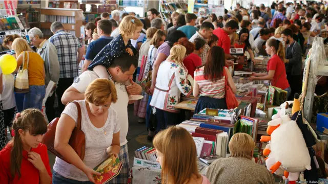 Цього року на форумі вперше не було російських видавництв. Рішення організаторів не запрошувати їх викликало хвилю гарячих суперечок задовго до початку дійства.