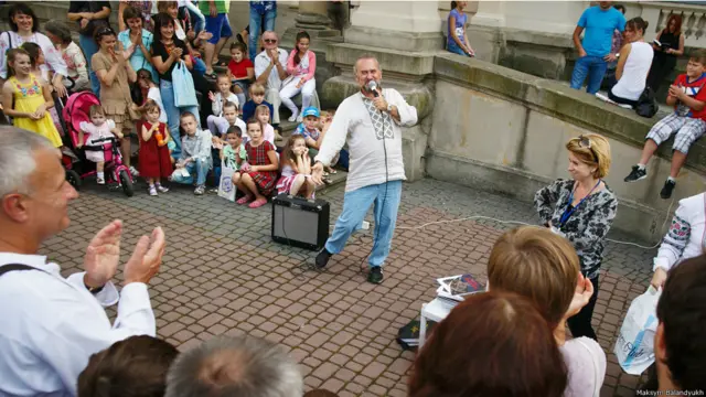 Експресивні казки від Сашка Лірника слухали не лише діти, але й дорослі.