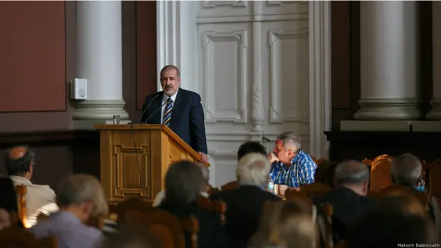 Були також гості з Криму. Мустафа Джемілєв був змушений скасувати свою участь у Форумі, але на зустрічі у "Львівській Політехніці" виступив Рефат Чубаров, голова Меджлісу кримськотатарського народу.