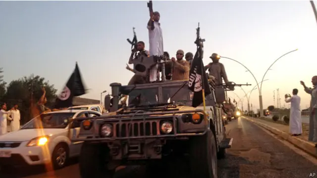 مسلحو ما يسمى "بالدولة الاسلامية" في مدينة الموصل