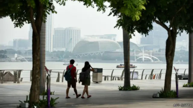 Pemandangan di Singapura, Senin (15/09), tampak cukup berkabut.