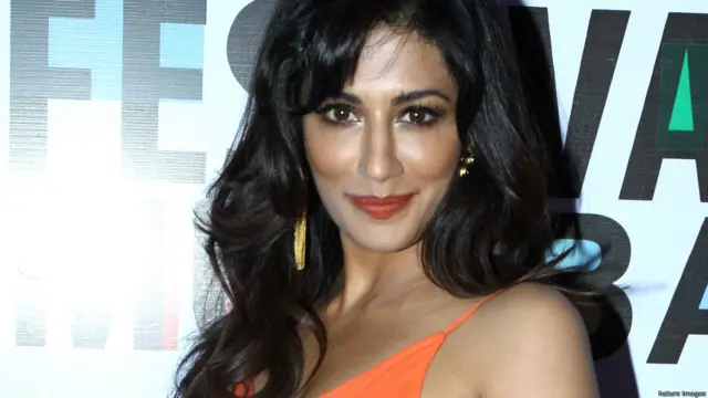 यहां जमी हुस्न की महफ़िल!