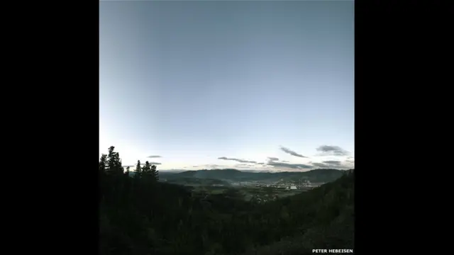 စပိန် ပြည်တွင်းစစ် ကာလ ၁၉၃၇ မှာ စပိန် အစိုးရရဲ့ တောင်းဆိုမှုကြောင့် ဂျာမန်နဲ့ အီတလီတို့က လေကြောင်းကနေ ဗုံးကြဲခဲ့တဲ့ Guernica မြို့။ ဒီမြို့ ဗုံးကြဲခံရမှုကို ကမ္ဘာကျော် ပန်းချီဆရာ ပီကာဆိုက ရေးဆွဲခဲ့။