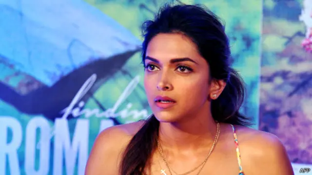 ‘ඔව්! මම ගැහැණියක්. මට පියයුරු තියනවා. ඒ වගේම පියයුරු අතර හිදැසකුත් තියනවා!'