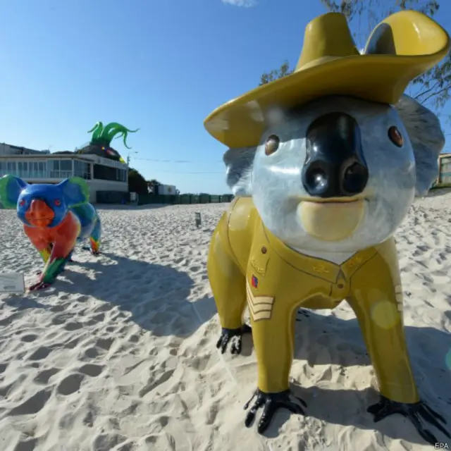 ये लगातार 12वां साल है जब समंदर किनारे रेत पर इन कलाकृतियों को पेश किया गया है.