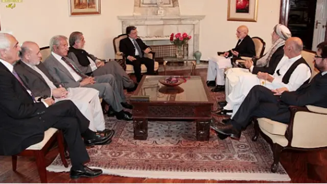 حامد کرزی و معاونانش در دیدار با نامزدهای انتخابات ریاست جمهوری