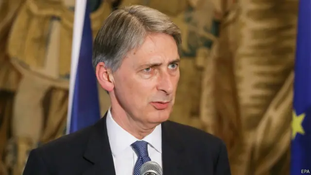 وزیر خارجه بریتانیا انتقال تجهیزات کامپیوتری را برای ازسرگیری صدور ویزا در ایران ضروری دانست