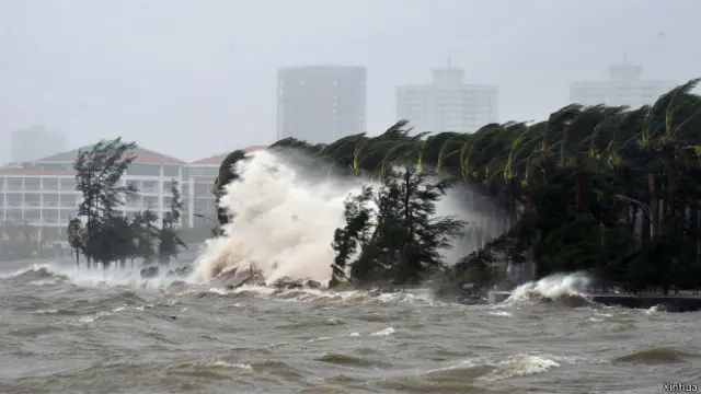 颱風「海鷗」在海南省文昌市翁田鎮沿海登陸，登陸時中心附近最大風力為13級。