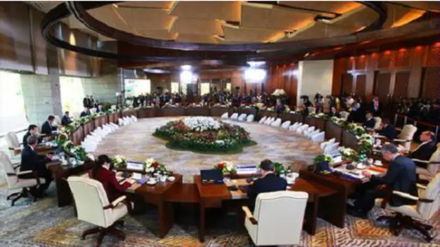 يتدفق المسافرون من أجل العمل إلى بالي للمشاركة في مؤتمرات دولية مثل قمة ابيك