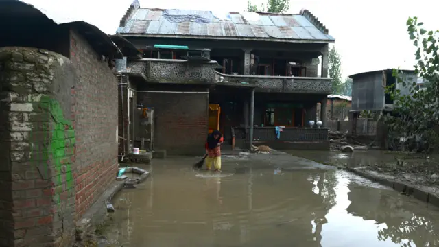 سری نگر پورے جموں و کشمیر میں سیلاب سے سب سے زیادہ متاثر ہوا ہے۔
