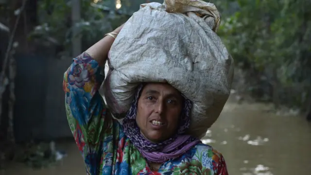 بھارتی فوج کے زیر انتظام ہونے والی امدادی کارروائیوں میں دو لاکھ سے زیادہ افراد کو محفوظ مقامات پر پہنچایا گیا۔