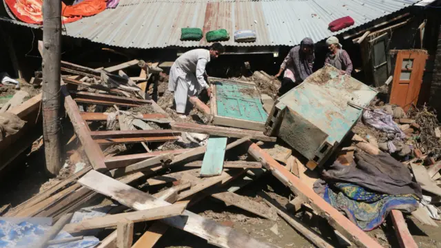 حالیہ سیلاب نے وادی کشمیر میں زبردست تباہی مچائی ہے۔ سیلاب سے ہونے والی ہلاکتوں کی تعداد 250 سے زیادہ ہے۔