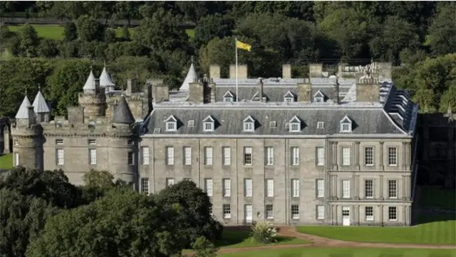 د سکاټ لنډ ملي گوند گيلې کوي چې ډېر واک د لندن له ویسټمنسټر سره دى