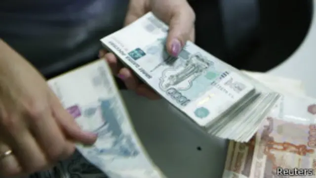 Весь 2014 год рубль снижался, обновляя рекорды и нервируя россиян