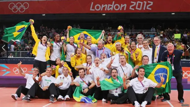 Seleção brasileira feminina comemora ouro em Londres-2012 / Crédito: Getty