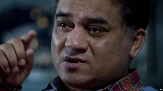 伊力哈木在北京家中接受采访（4/2/2013）