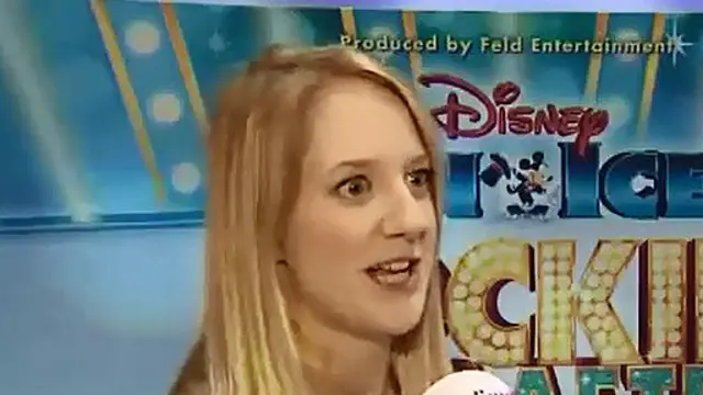 په ننداره کې ۴۰۰ ډوله رڼاګانې وکارول شوې، او ۳۹ مسلکي ستوري پکې ولوبېدل.