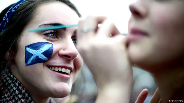 Jóvenes haciendo campaña en Escocia