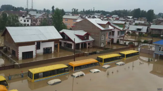 ستمبر کے اوائل میں آنے والے سیلاب میں تقریباً 270 افراد ہلاک ہو گئے ہیں