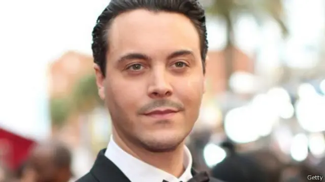 شارك جاك هيوستون في فيلم احتيال أمريكي ومسلسل امبراطورية الممر الخشبي