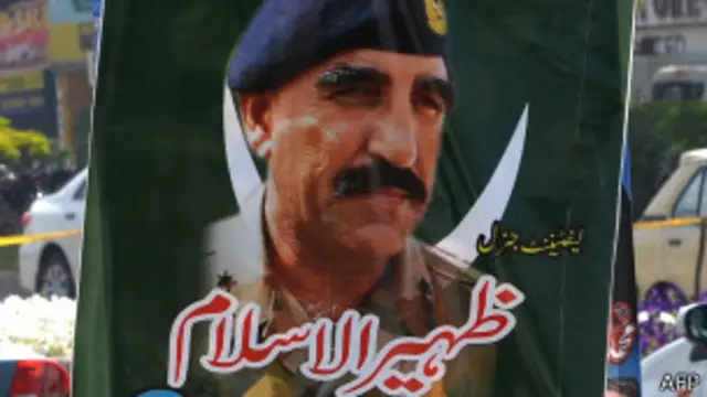 صحافی حامد میر پر حملے اور اس کے بعد آئی ایس آئی پر الزام کے بعد ملک کے مختلف علاقوں میں جنرل ظہیر کی حمایت میں پوسٹر لگائے گئے