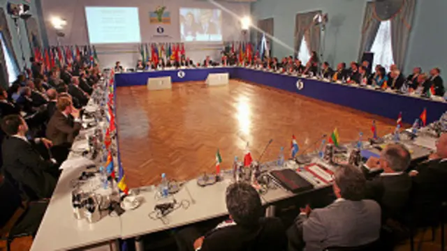 2015-ci ildə Rusiya iqtisadiyyatının artımı 0,2 faiz azalacaq, AYİB mütəxəssisləri iddia edir.