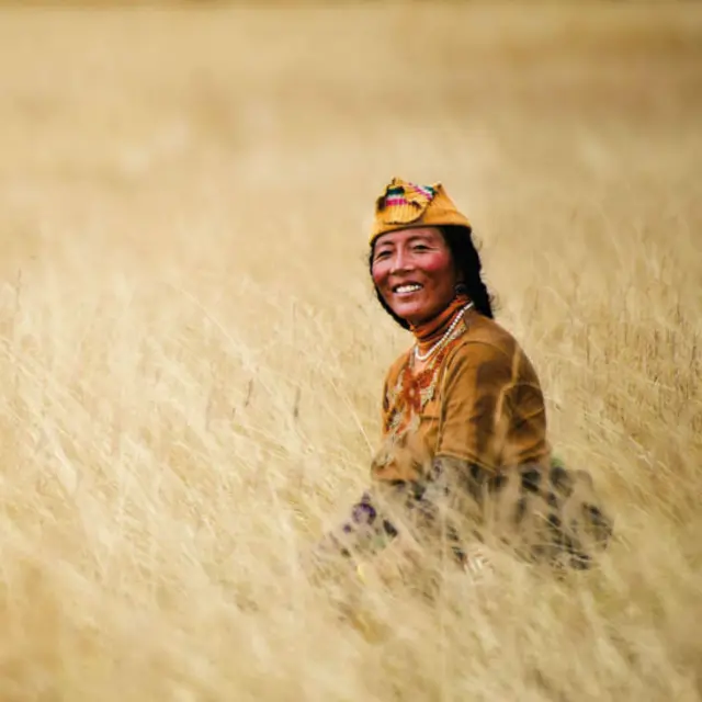 Survival International reúne fotos de diversas tribos em calendário 2015