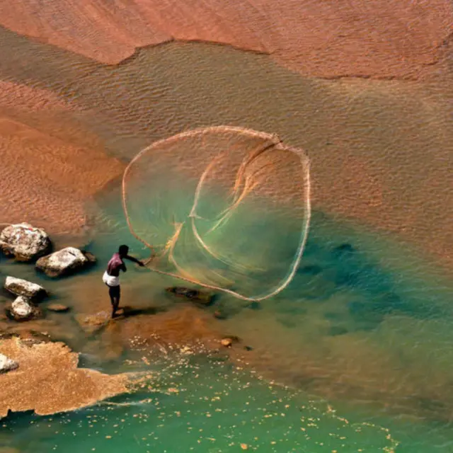 Survival International reúne fotos de diversas tribos em calendário 2015