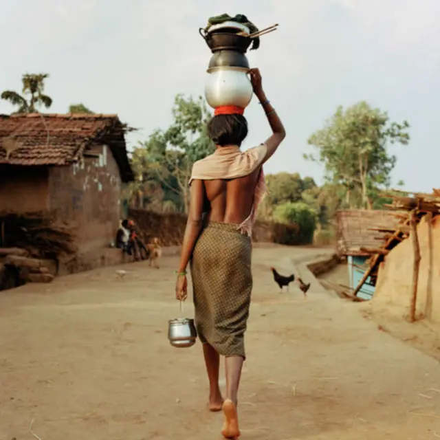 Survival International reúne fotos de diversas tribos em calendário 2015