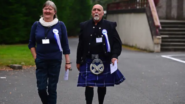 Louise dan Les Robertson