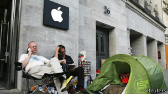 Очередь к магазину Apple