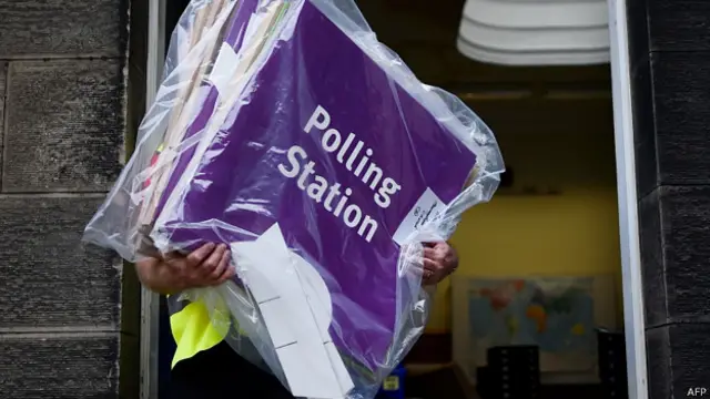 由于选民投票人数预料较高，计票官已在投票站采取相应措施，减少投票站排长队的问题。