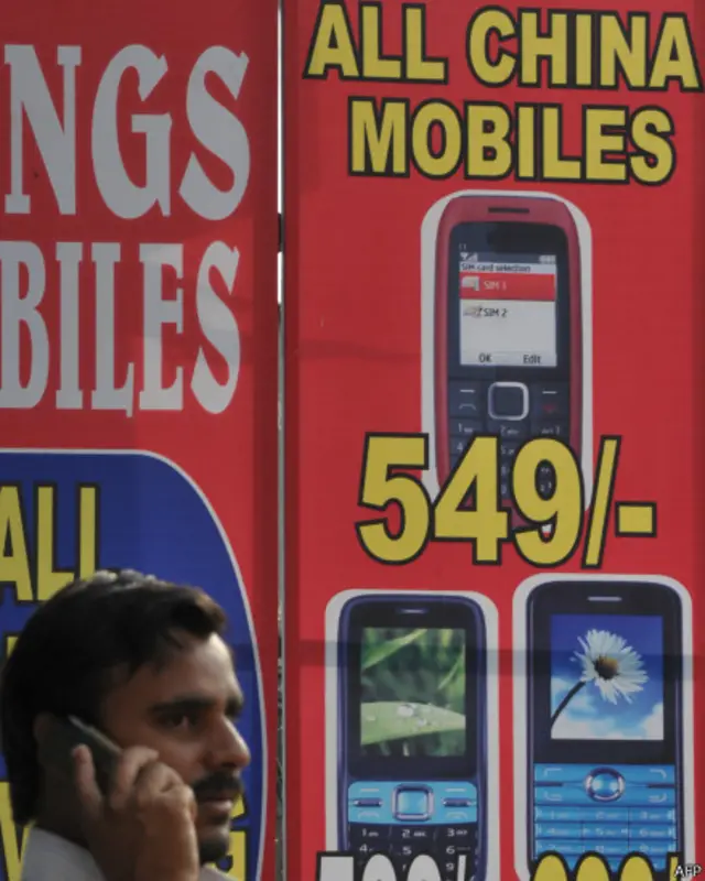 چین پہلے ہی بھارت کا ایک بڑا تجارتی شراکت کار ہے اور دونوں ممالک نے 2015 تک اپنی سالانہ تجارت کو ایک سو ارب ڈالر تک بڑھانے کا اعلان کر رکھا ہے۔ اس وقت تجارت کا توازن چین کے حق میں ہے جبکہ بھارت کو خسارے کا سامنا ہے۔ چین کی سستی الیکٹرانک مصنوعات بھارت میں کافی مقبول ہیں۔