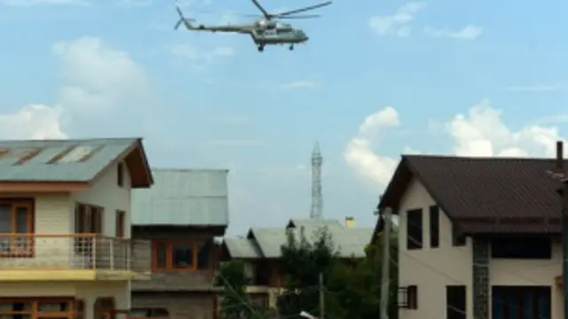 سیلاب کے دو ہفتے بعد بھی بھارت کے زیرِ انتظام کشمیر میں ہزاروں افراد امداد کے منتظر ہیں