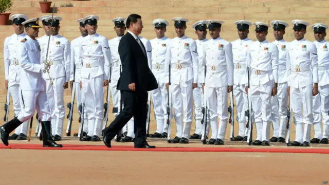 دونوں ممالک کے درمیان سرحد کے بارے میں اختلافات رہے ہیں، جبکہ سنہ 1962 میں ان دونوں کے درمیان ایک مختصر جنگ بھی ہو چکی ہے اور اس کے بارے میں وقتاً فوقتاً تنازعات سامنے آتے رہتے ہیں۔