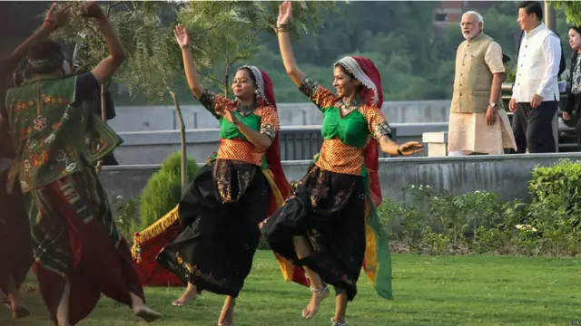 چینی صدر کی حیدر آباد آمد کے موقع ان کے اعزاز میں ایک ثقافتی پروگرام منعقد کیا گیا اور وزیراعظم نریندر مودی کی جانب سے عشائیہ دیا گیا۔