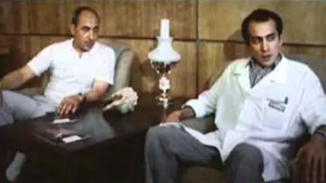 Режиссёр ўзининг дебют "Клиника" фильмини илк касби ва ота-онасига бағишлаб олган