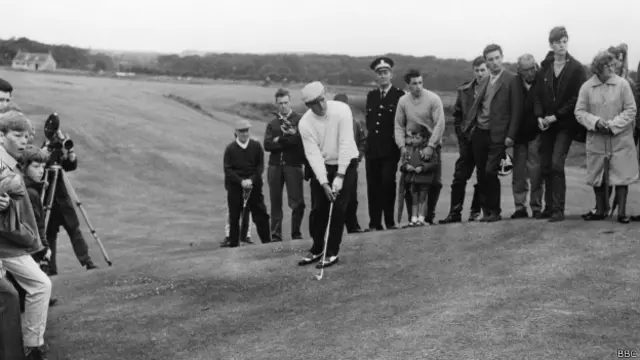 El club de golf en St. Andrews ha permanecido exclusivo para hombres por 260 años.